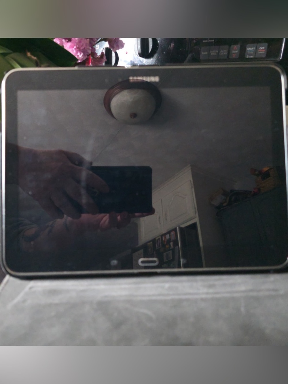Samsung Black Tablet with Silver Trim - 10.1" Display